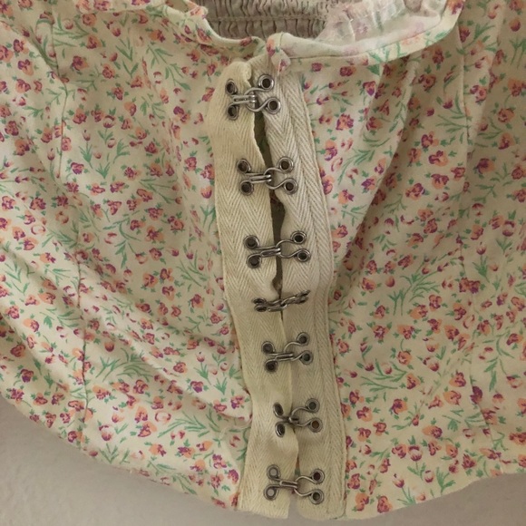Urban outfitters hook floral ruffle blouse - Picture 10 of 13